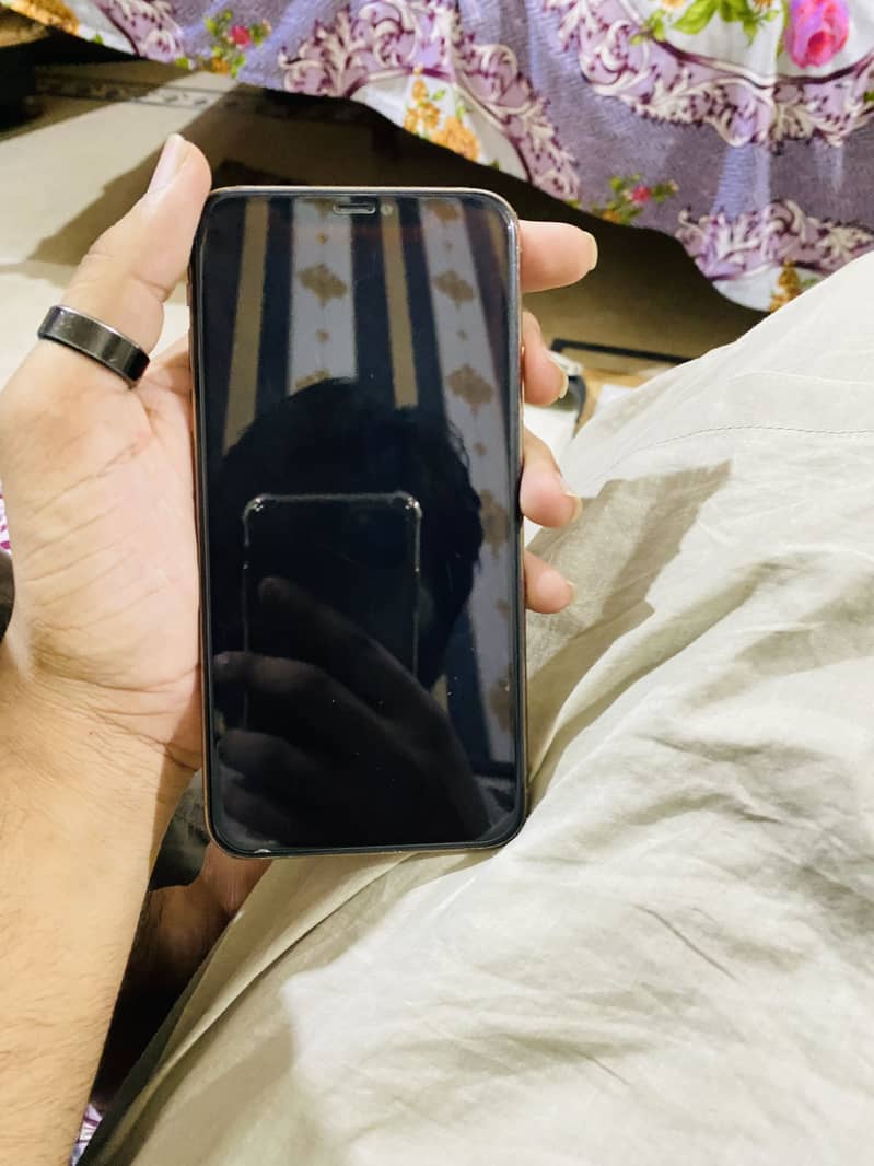 Apple iPhone 11 Pro Max 4