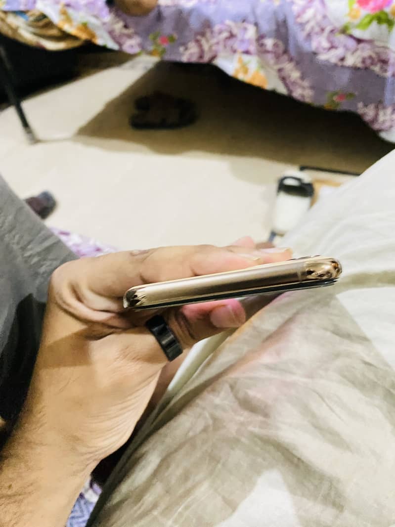 Apple iPhone 11 Pro Max 6