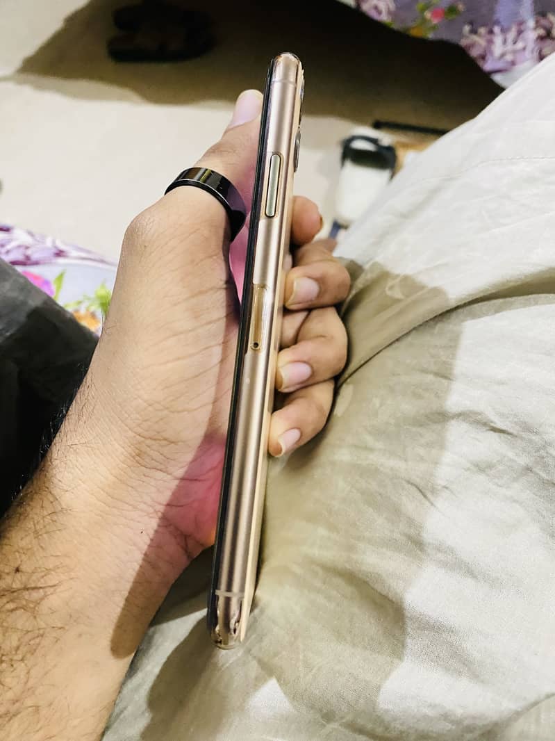 Apple iPhone 11 Pro Max 8