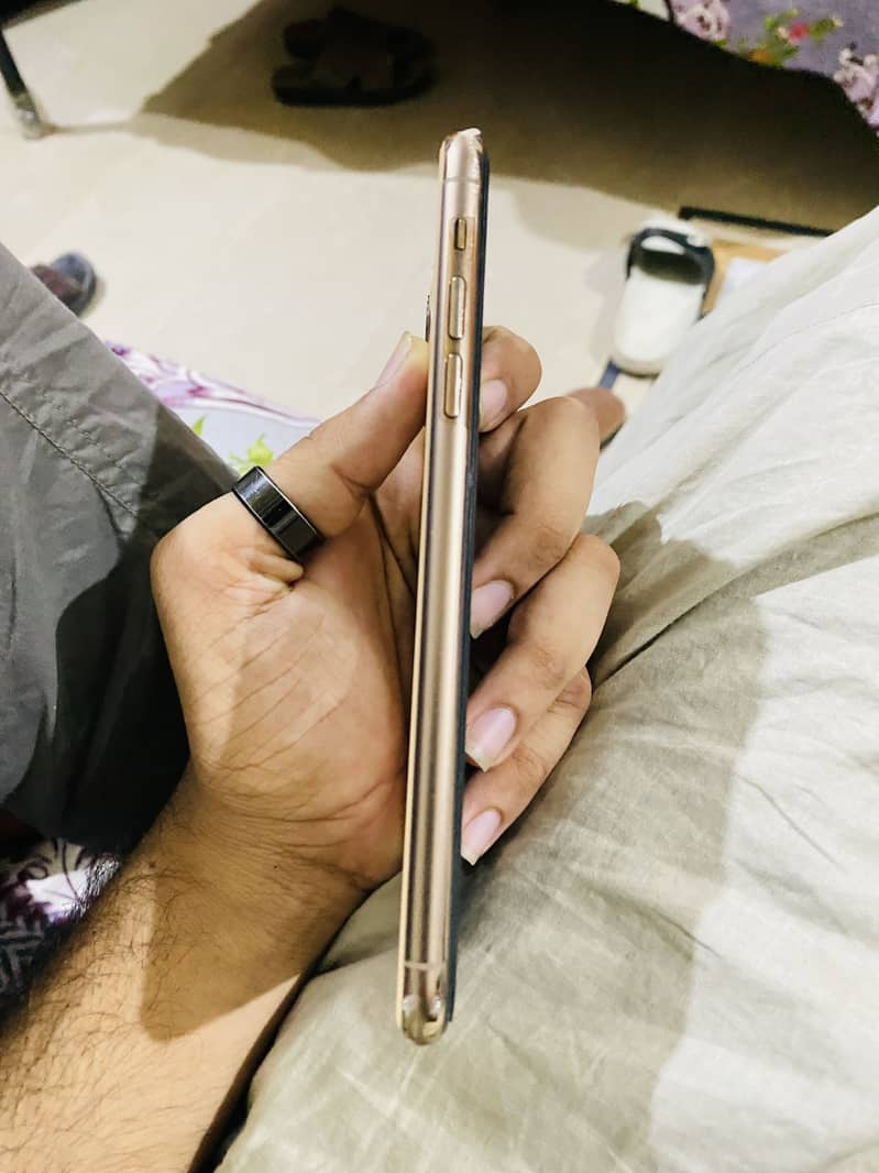 Apple iPhone 11 Pro Max 10