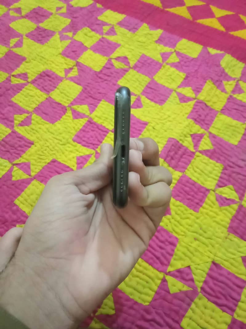 Apple iPhone 11 3