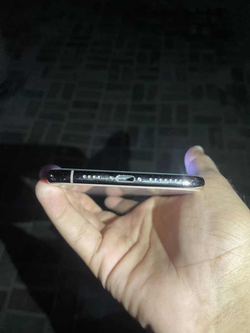 Apple iPhone X 4