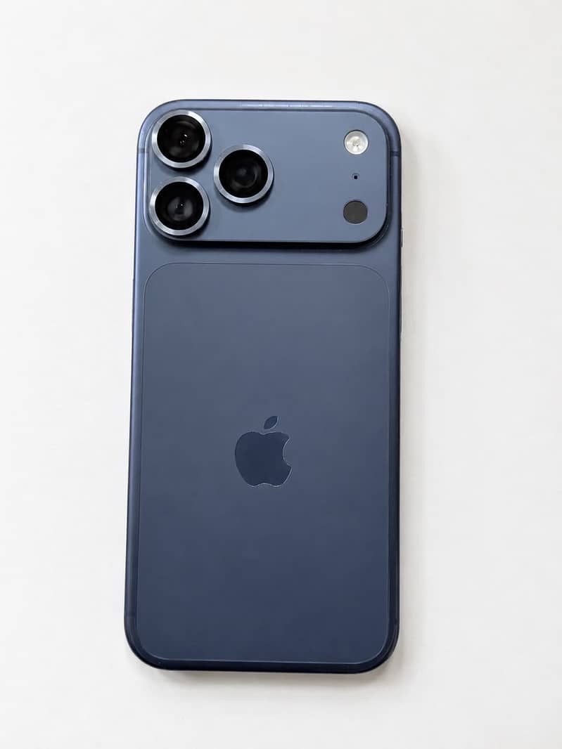 Apple iPhone 17 Pro Max 1