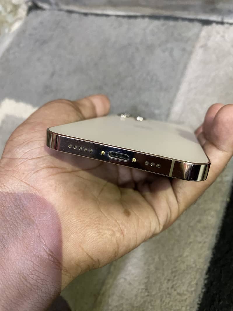 Apple iPhone 12 Pro 3