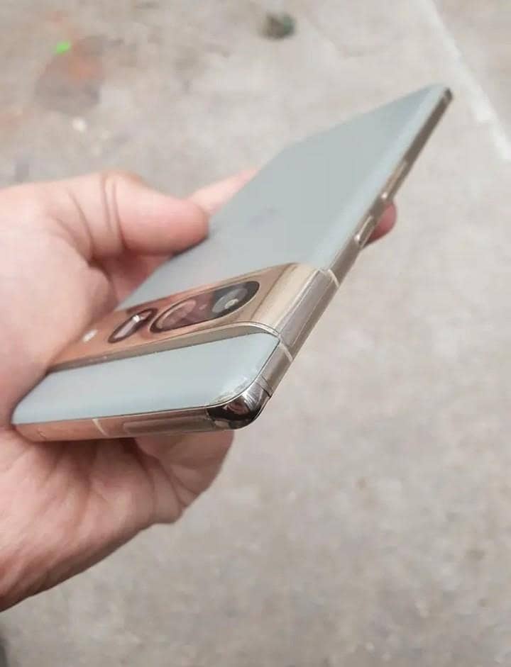 Google Pixel 7 Pro 10