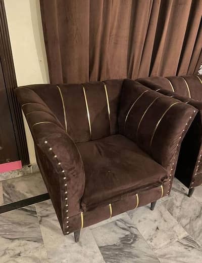 5 seater sofa set for sale price: 50k (negotiable)