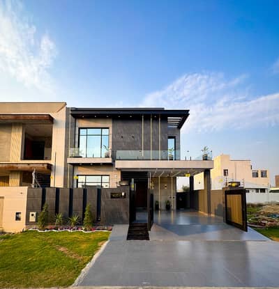 10Marla brand new house available for rent in bahria Town phase 8