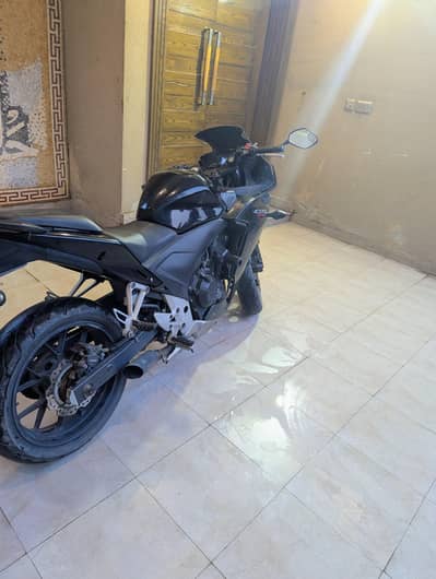 Honda CBR 500r model 2015 and for more details message me on WhatsApp