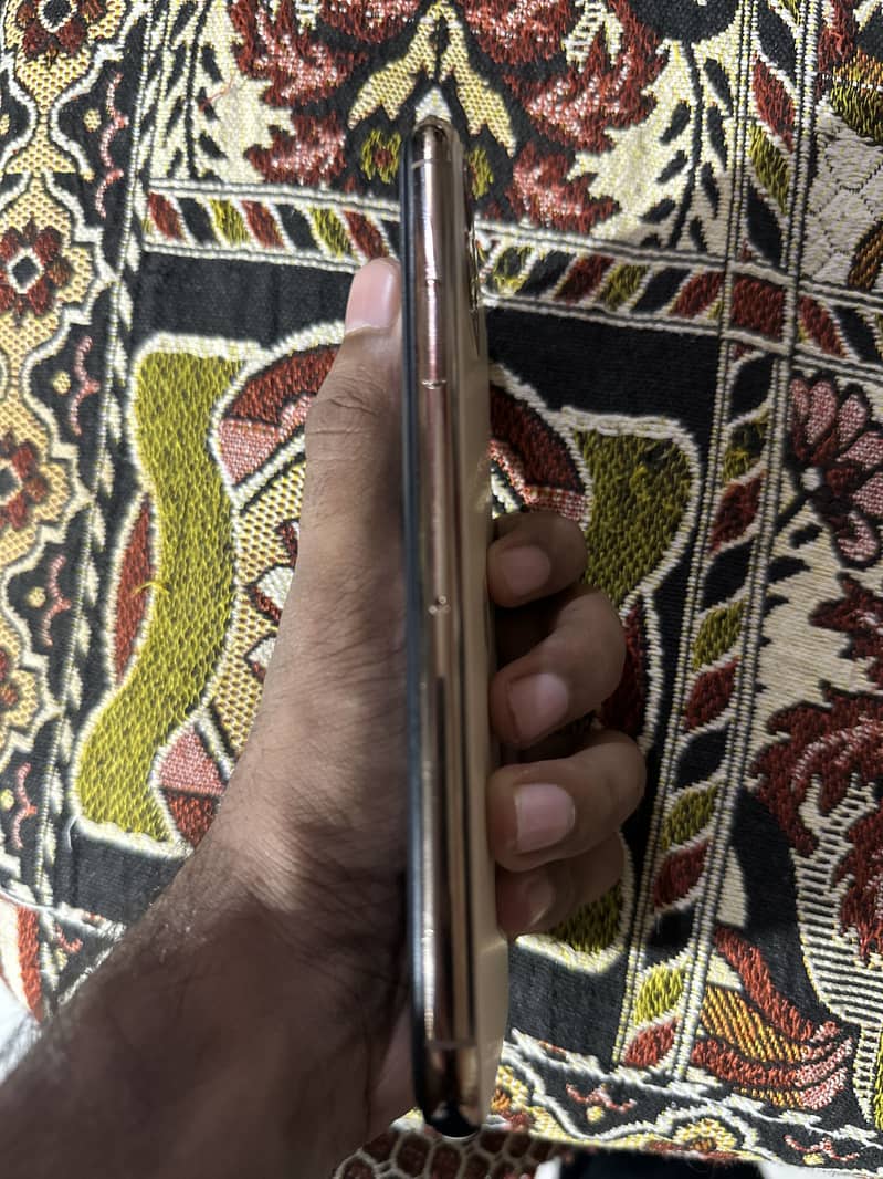 Apple iPhone 11 Pro Max 2