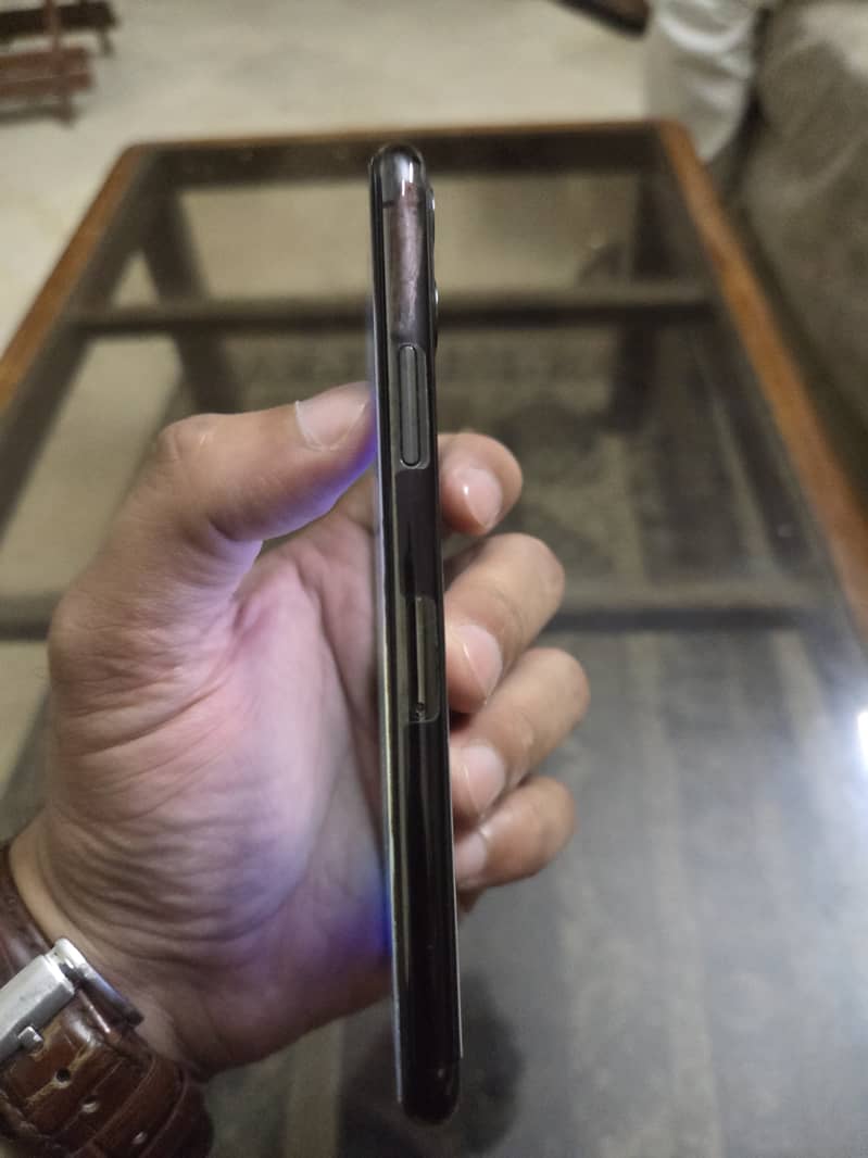 Apple iPhone 11 Pro 4