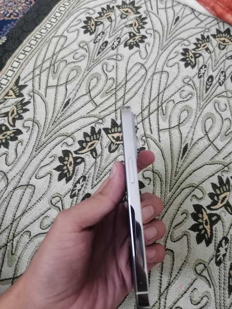 Apple iPhone 14 Pro 2