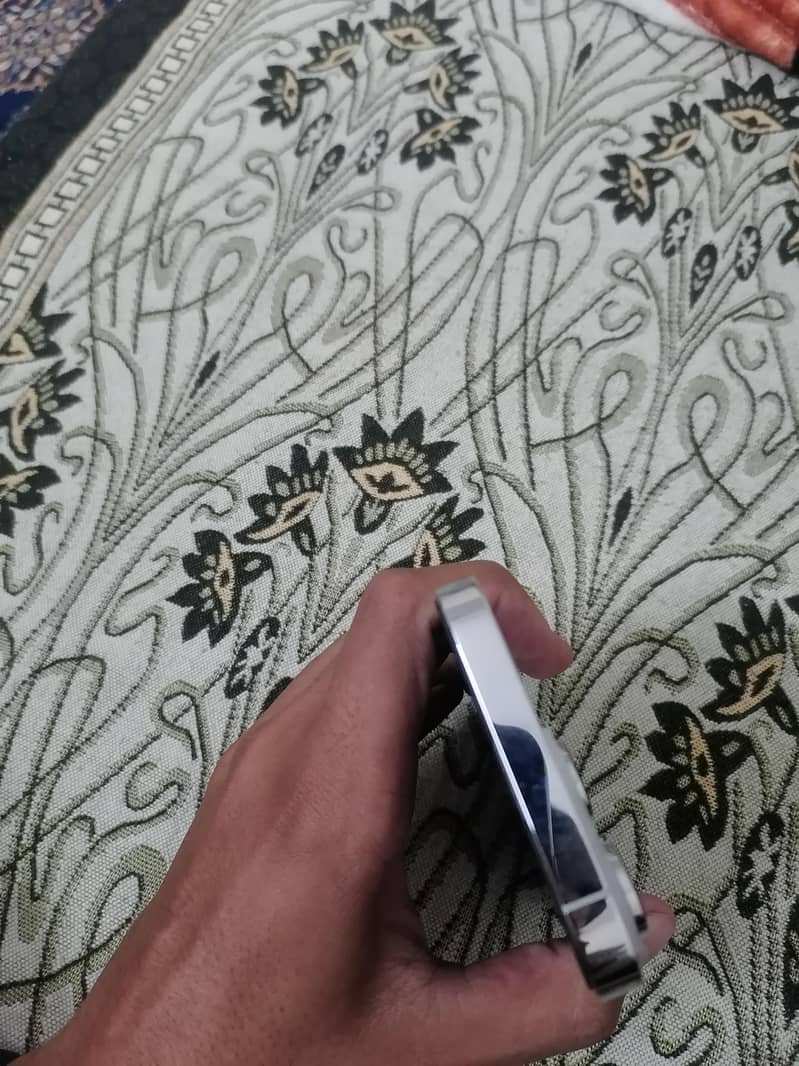 Apple iPhone 14 Pro 4