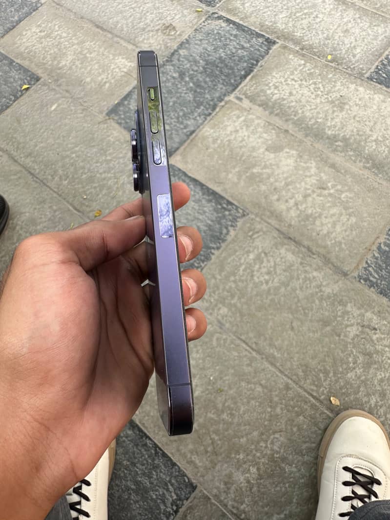 Apple iPhone 14 Pro Max 1