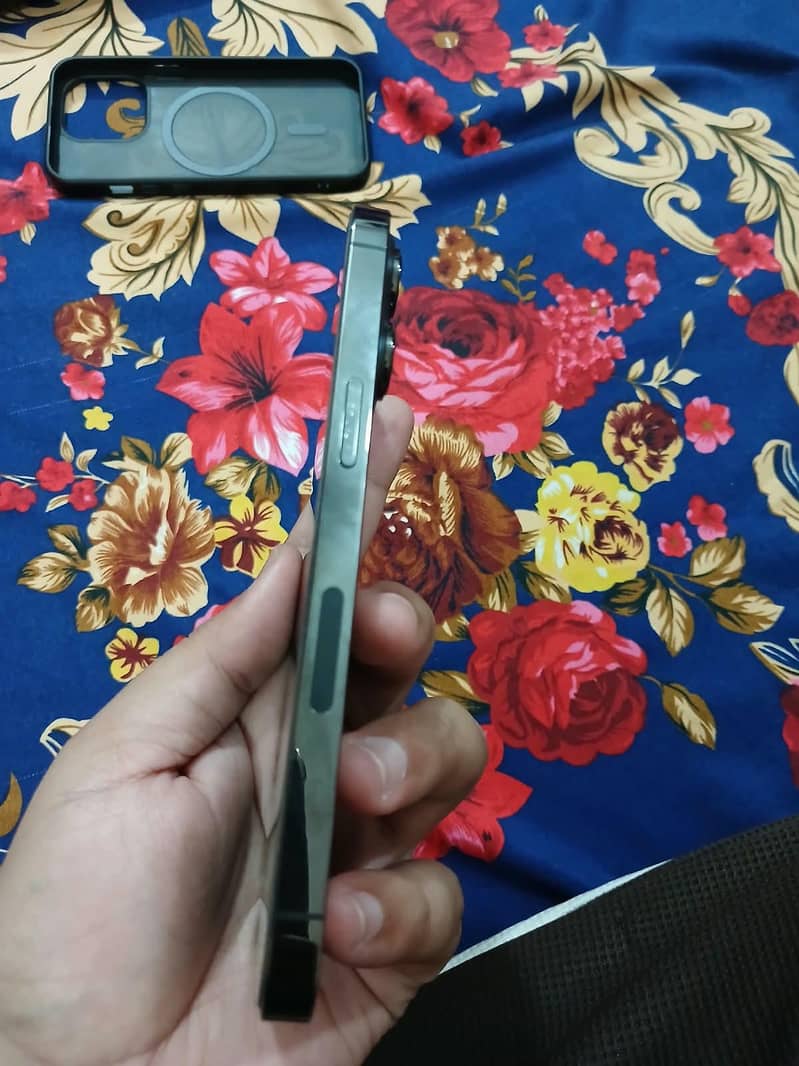 Apple iPhone 13 Pro 2