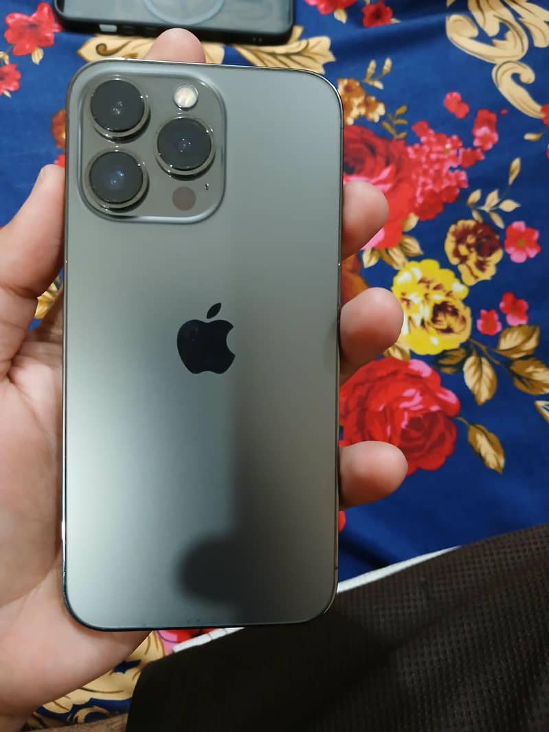 Apple iPhone 13 Pro 3