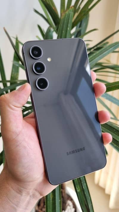 Samsung Mobile S24 fE