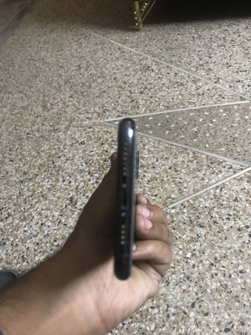 Apple iPhone 11 Pro Max 2