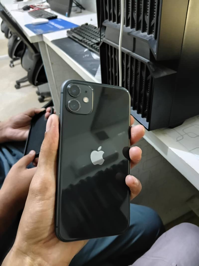 Apple iPhone 11 0