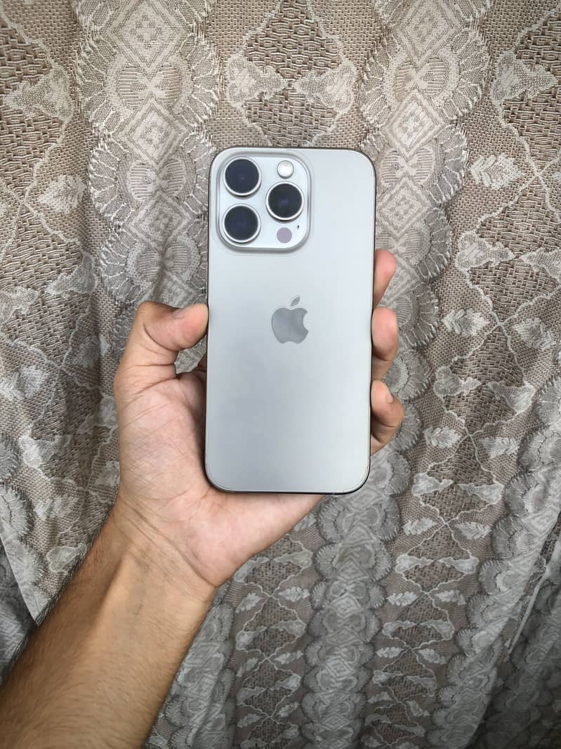 Apple iPhone 15 Pro 3