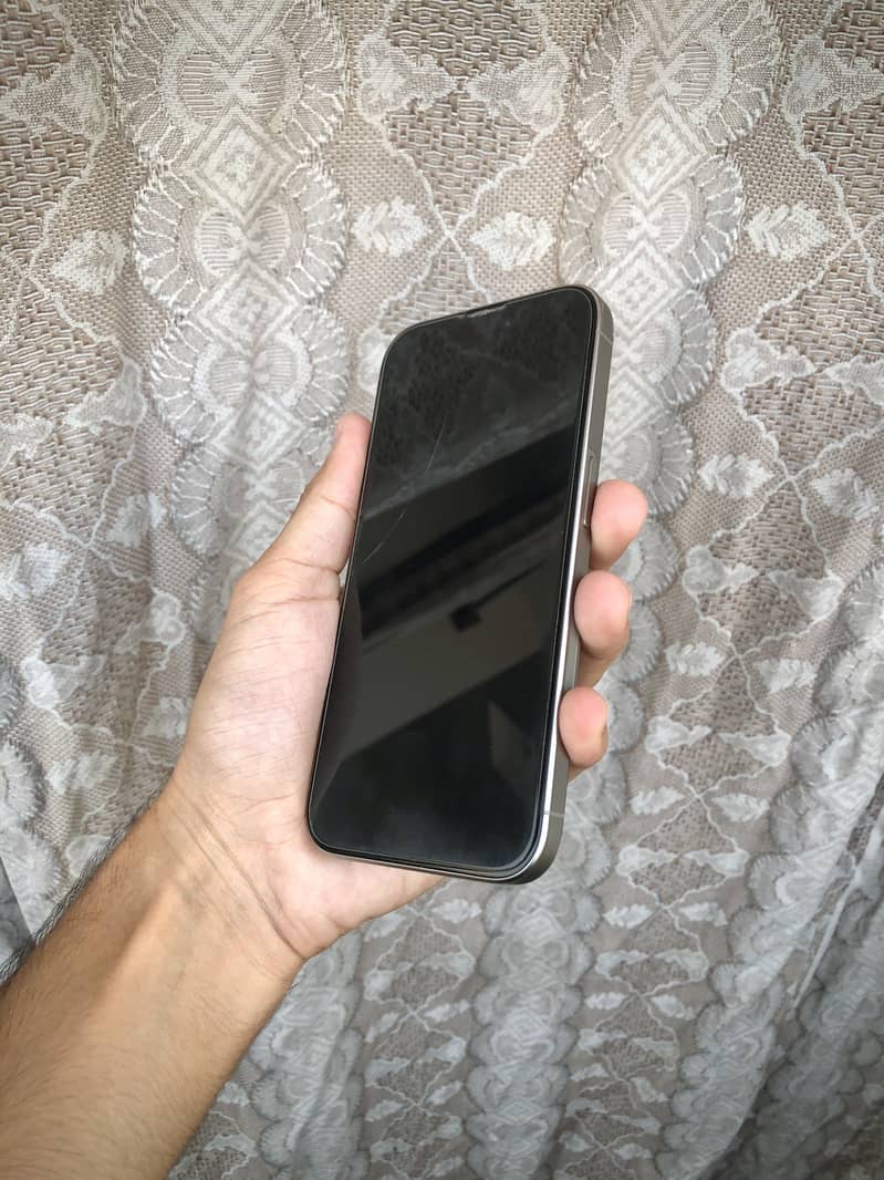Apple iPhone 15 Pro 4
