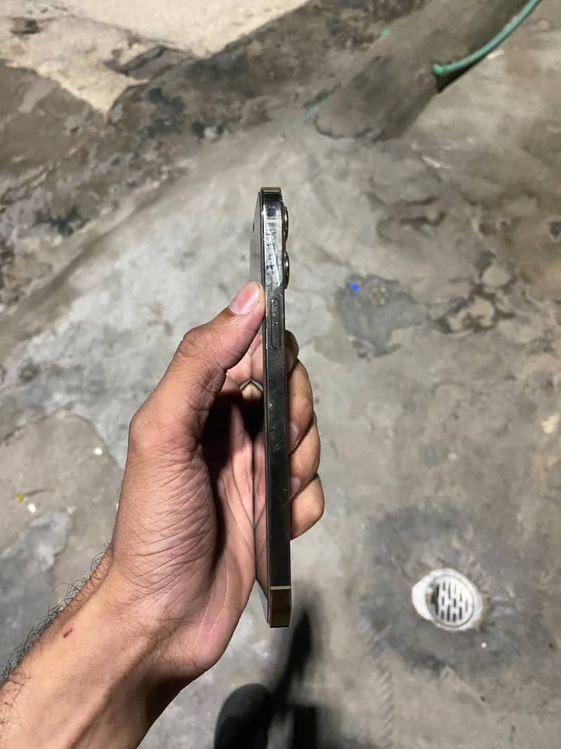 Apple iPhone 12 Pro Max 4