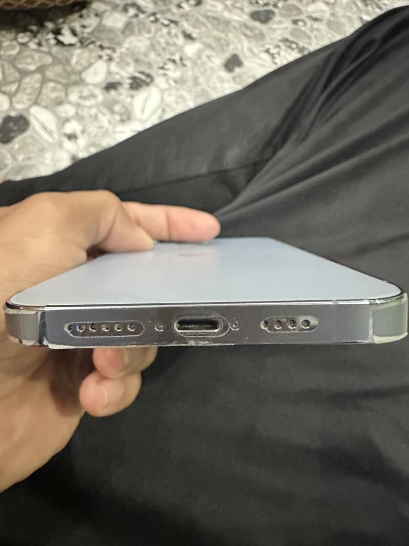 Apple iPhone 13 Pro Max 4
