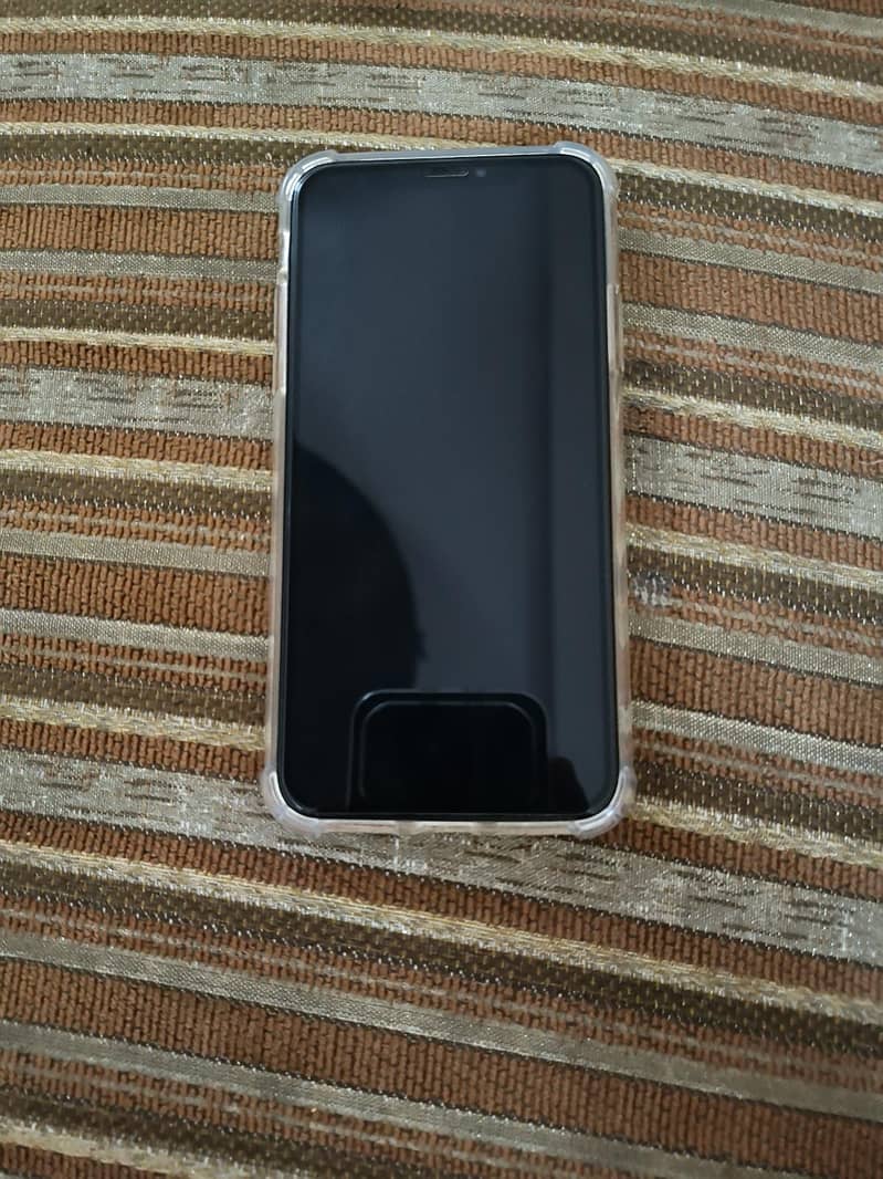 Apple iPhone XS 4