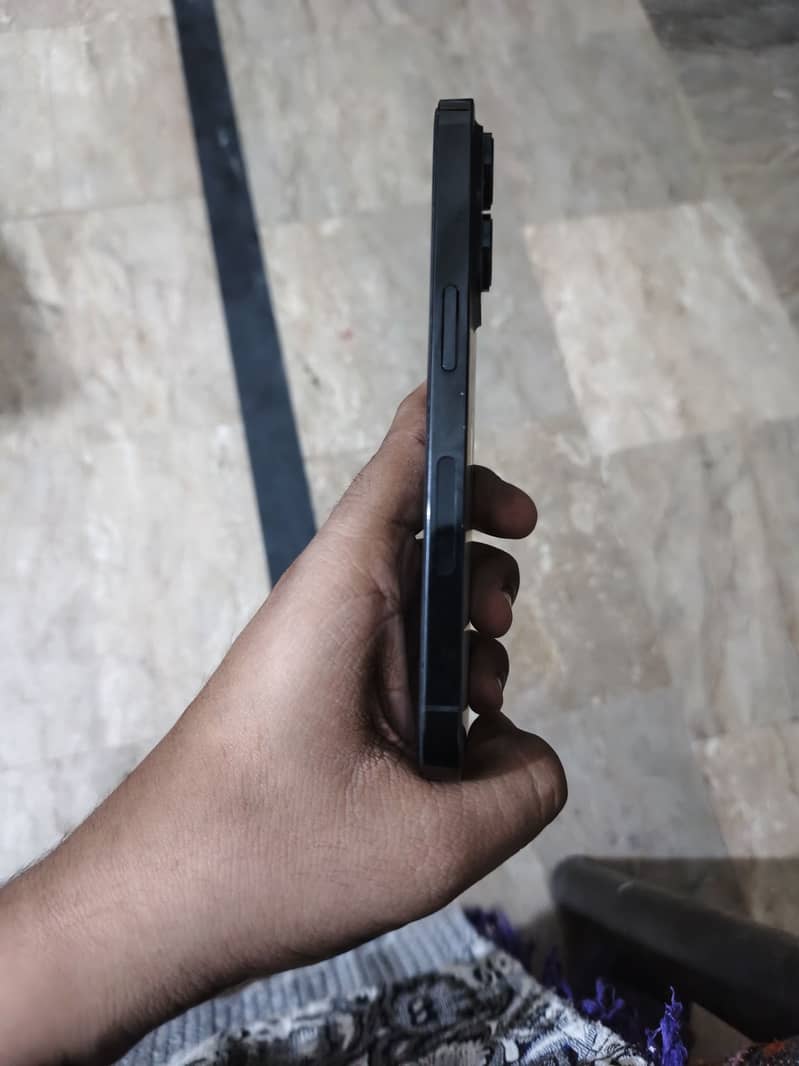 Apple iPhone 14 Pro 1