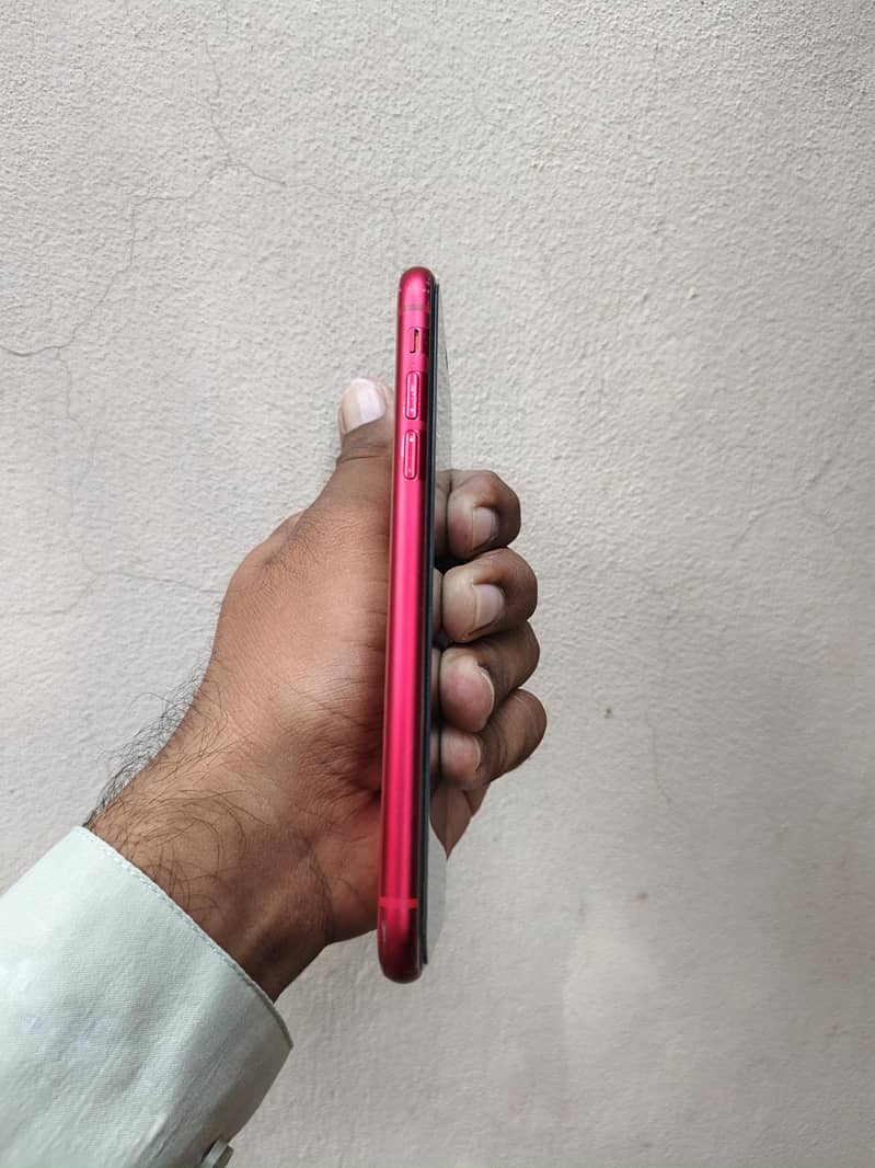 Apple iPhone 11 4