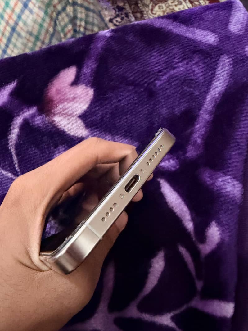 Apple iPhone 15 Pro Max 3