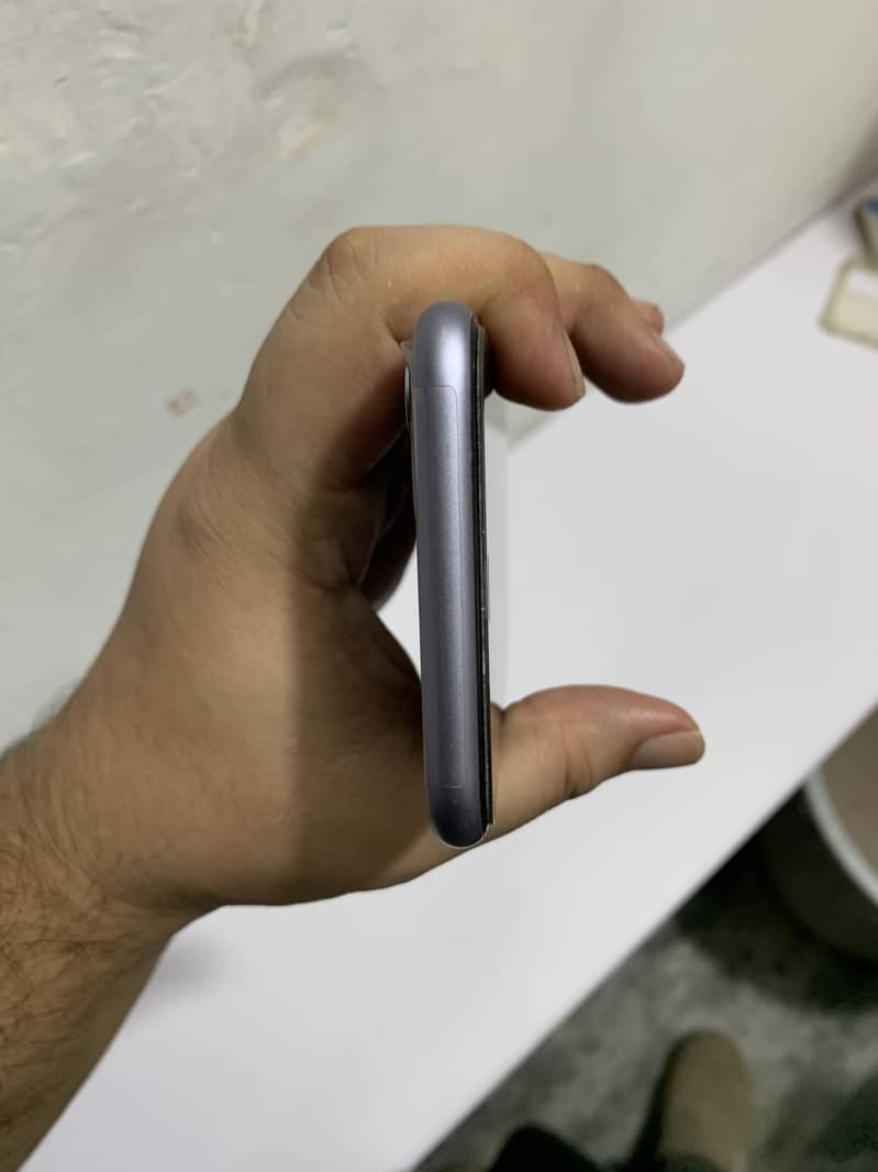 Apple iPhone 11 3