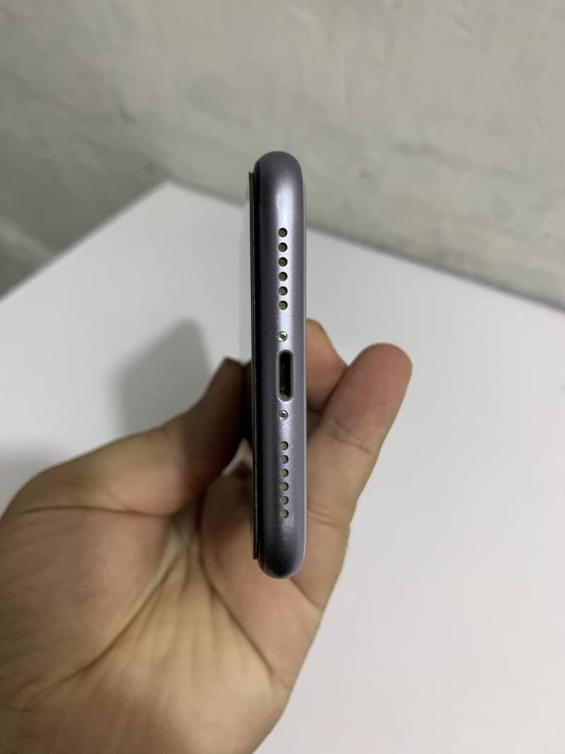 Apple iPhone 11 4