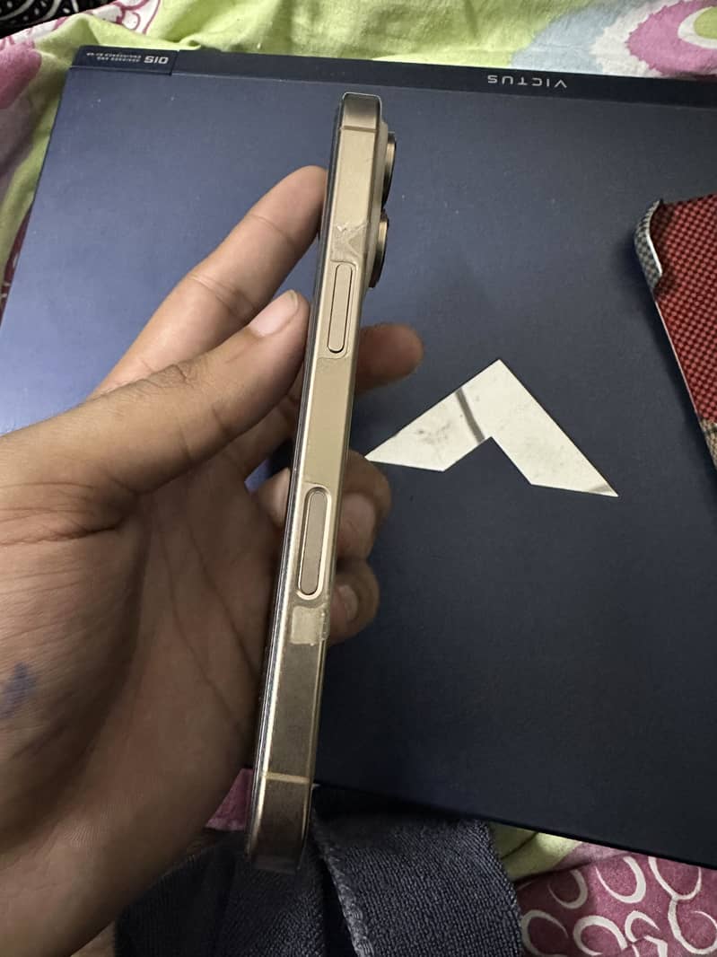 Apple iPhone 16 Pro 4