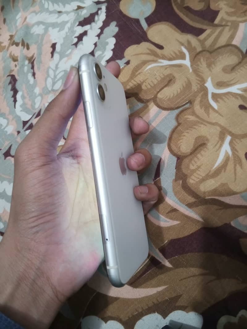Apple iPhone 11 3