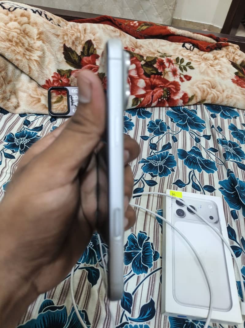 Apple iPhone 17 Pro Max 1