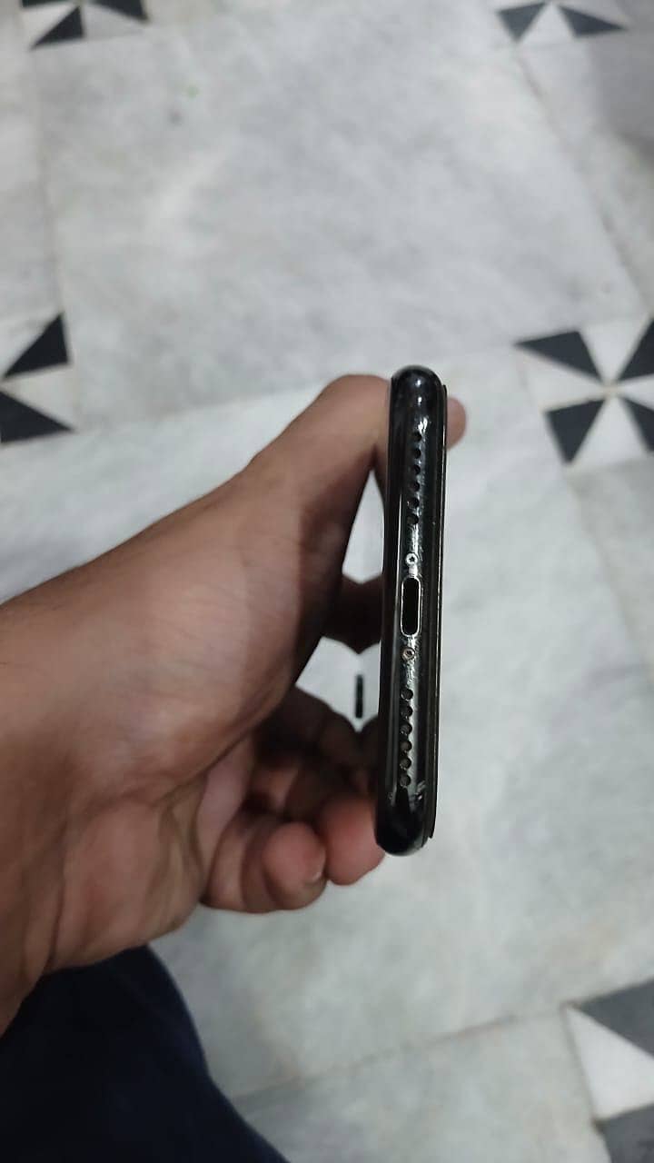 Apple iPhone X 5