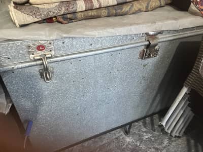 Trunk for storage in 9/10 Condition