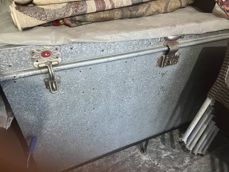 Trunk for storage in 9/10 Condition 0