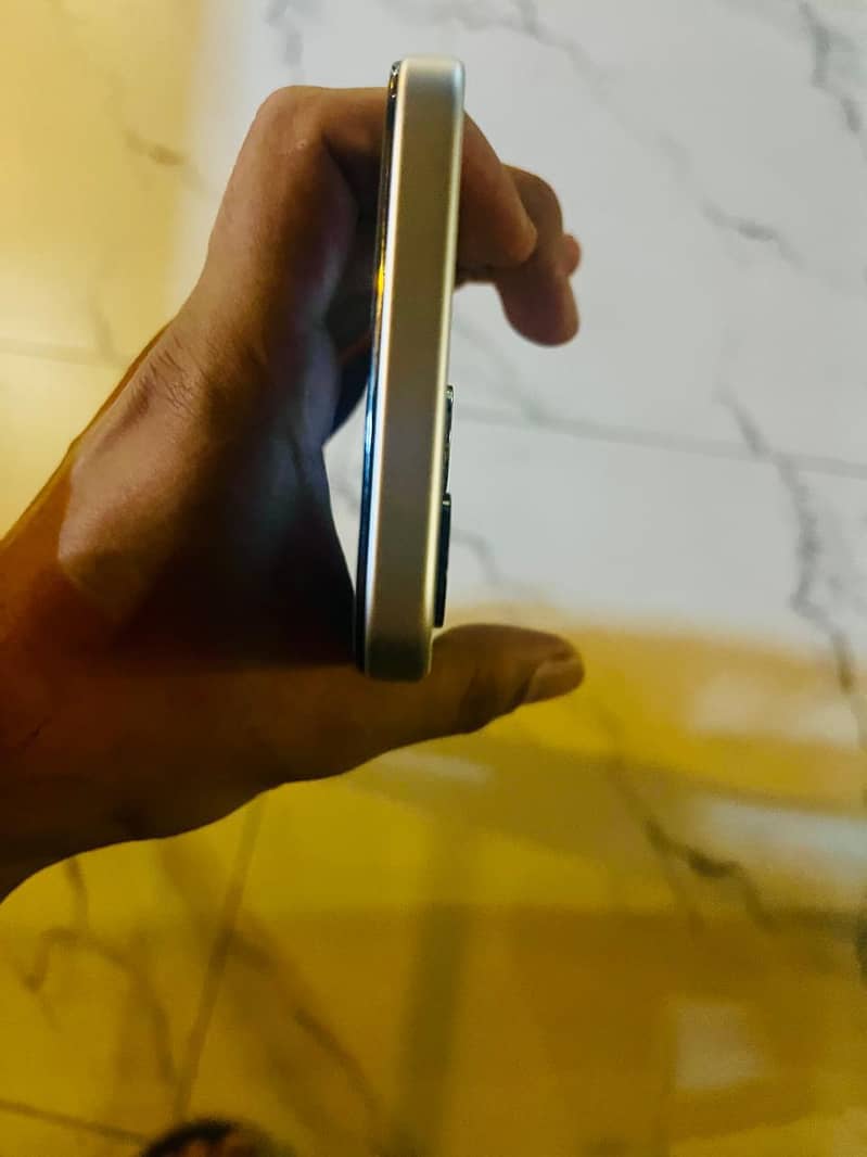 oppo A6C 4