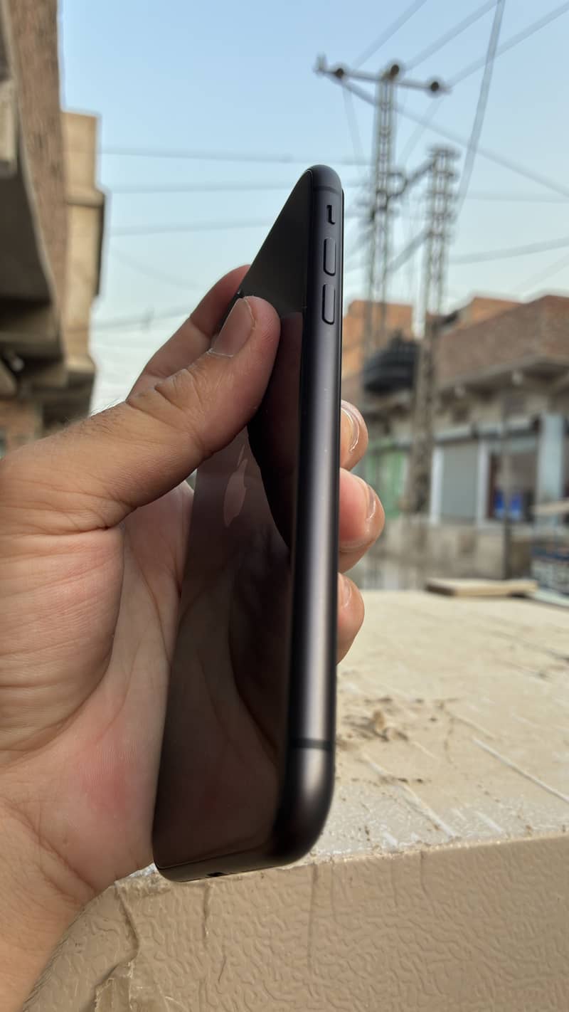 Apple iPhone 11 3