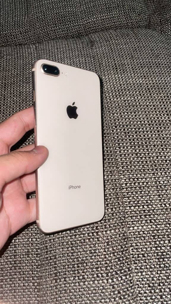 Apple iPhone 8 Plus 1