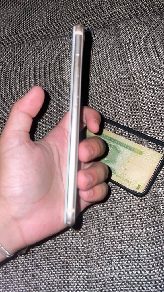 Apple iPhone 8 Plus 5