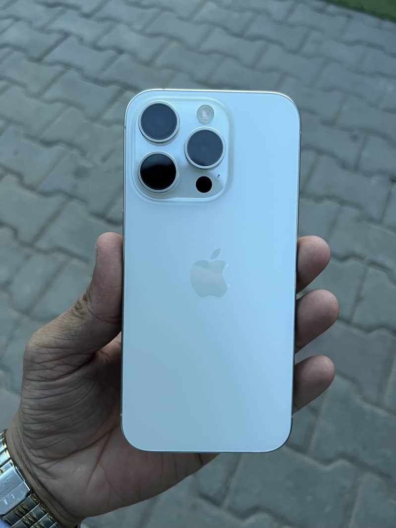 Apple iPhone 15 Pro 0