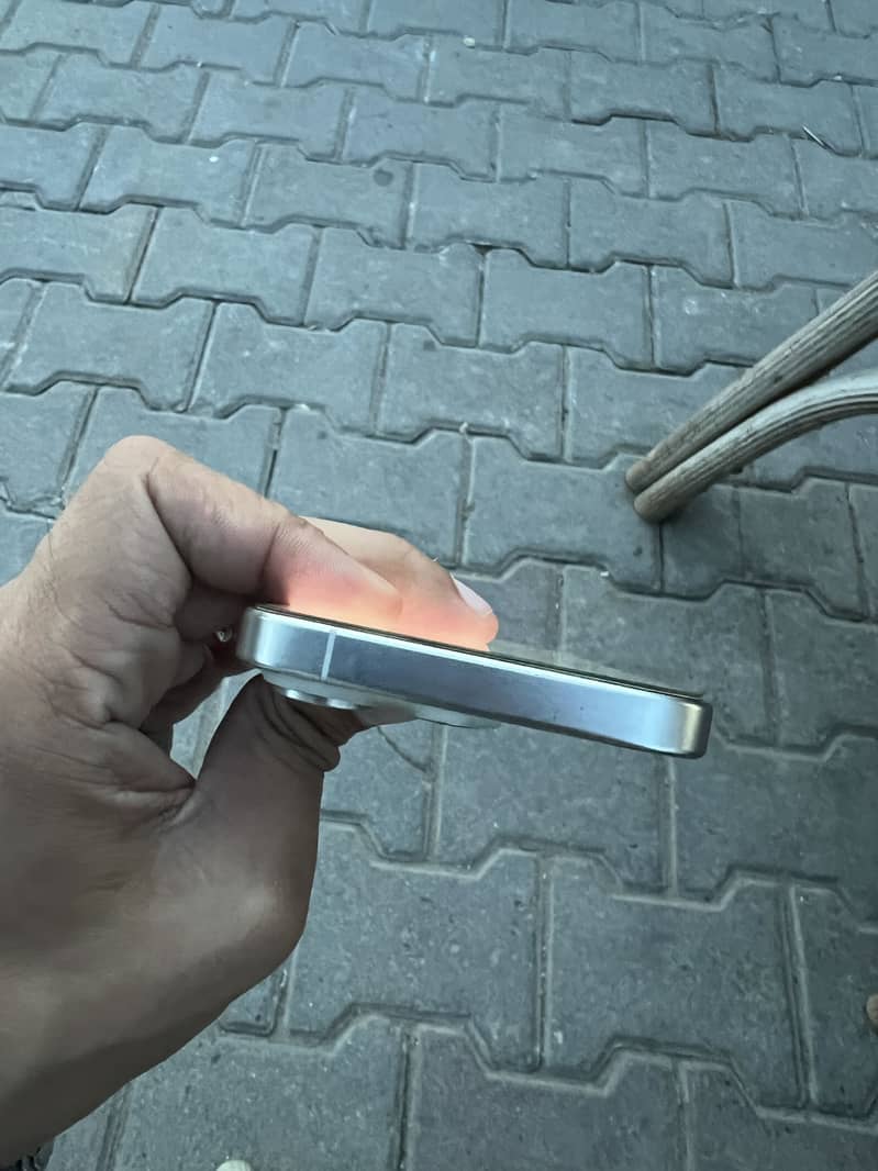 Apple iPhone 15 Pro 2