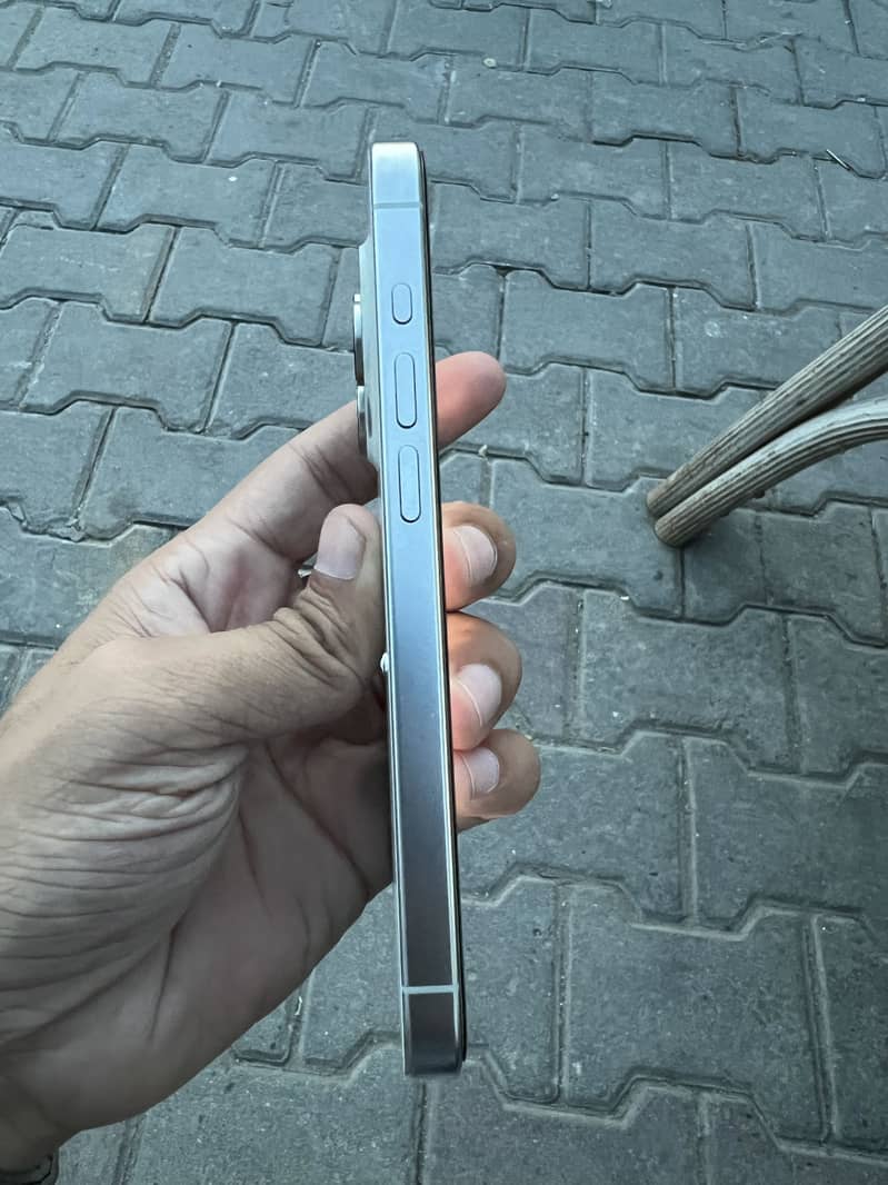 Apple iPhone 15 Pro 3