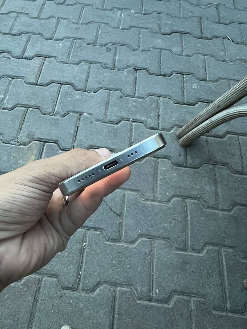 Apple iPhone 15 Pro 4