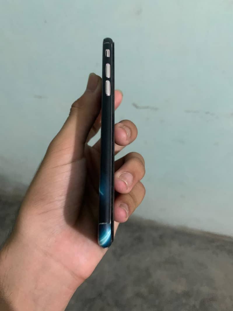 Apple iPhone 7 1