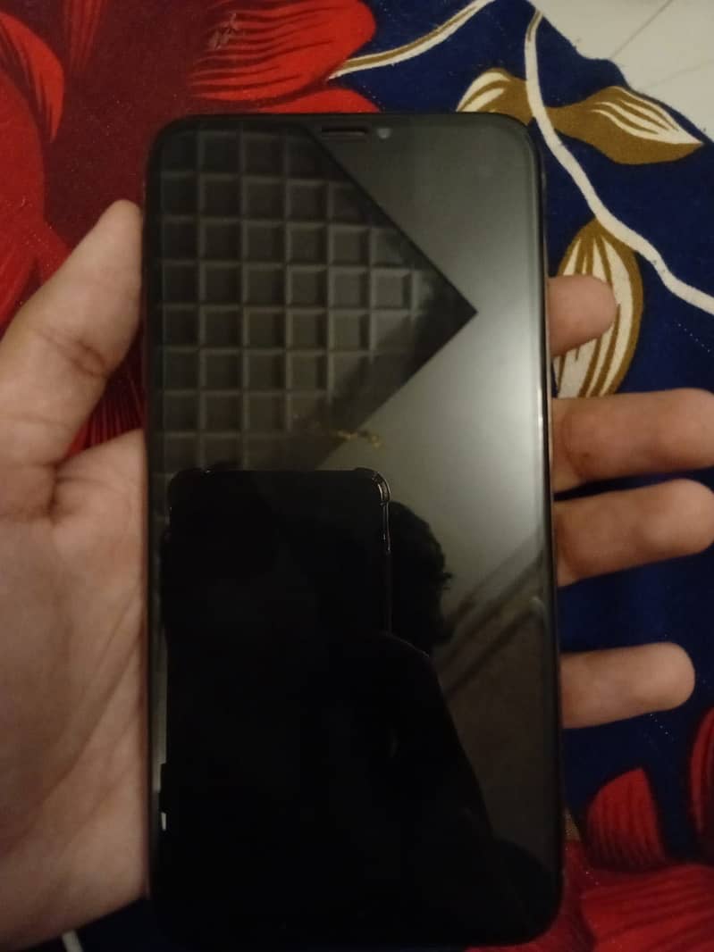 Apple iPhone XS Max 1