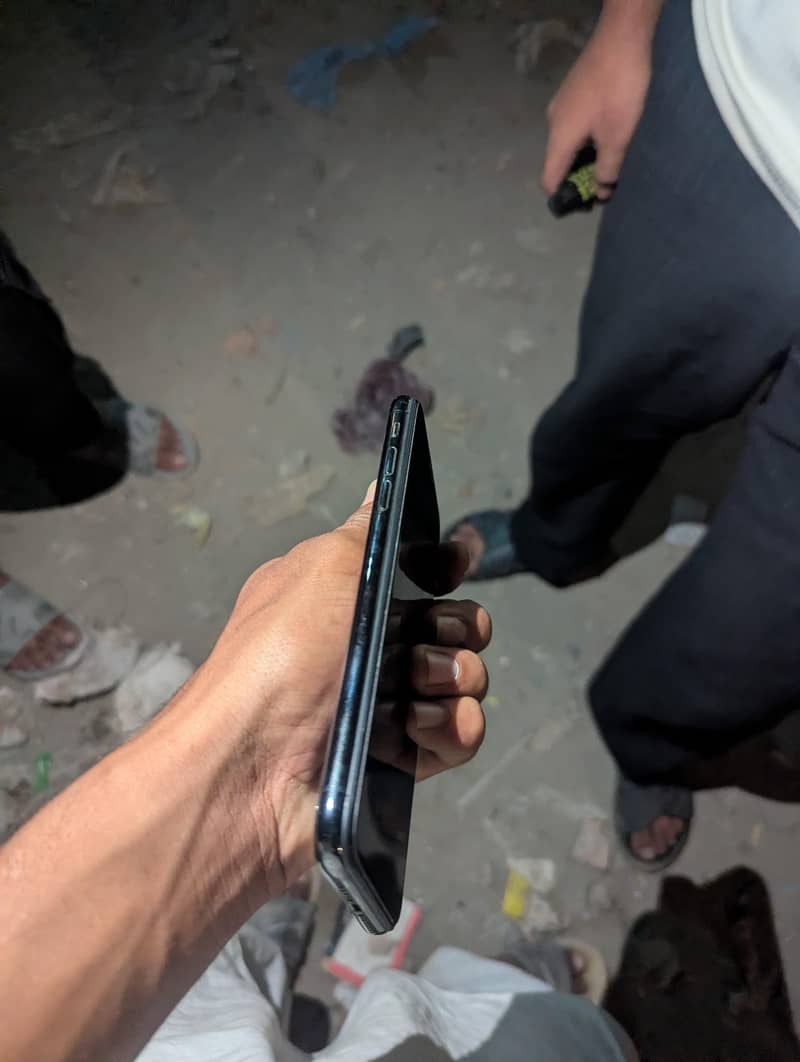 Apple iPhone XS 1