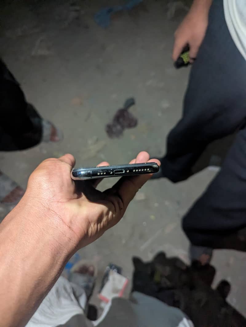 Apple iPhone XS 3
